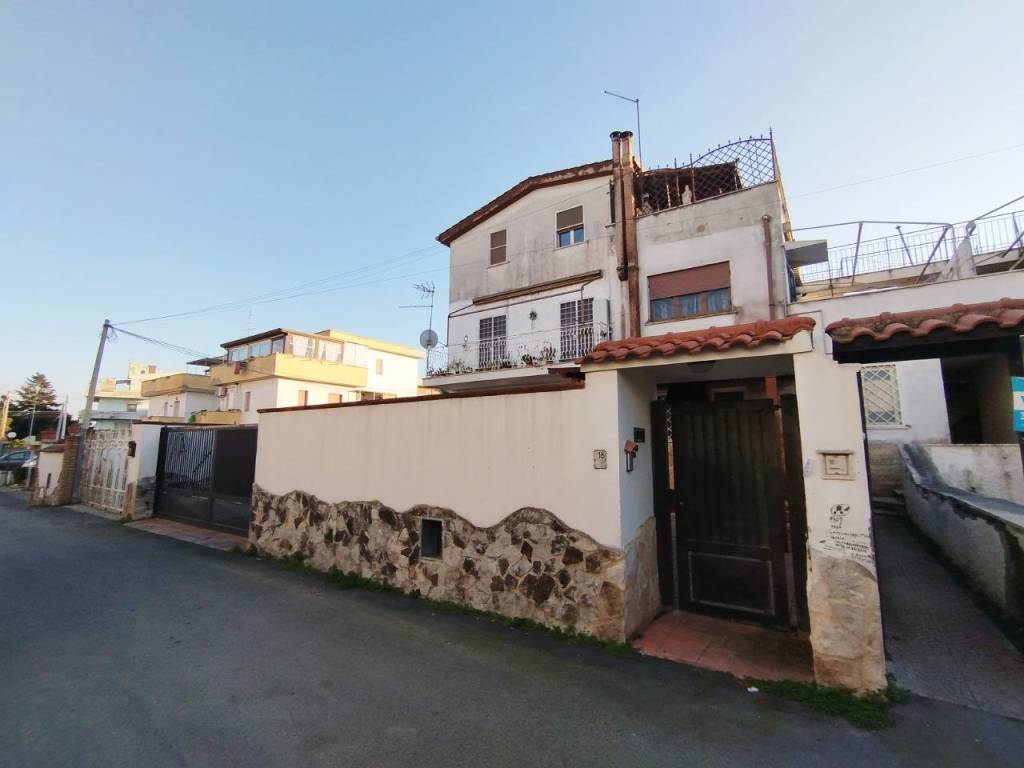 casa indipendente in vendita ad Anzio in zona Villa Claudia