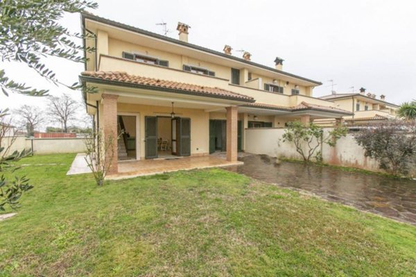 casa indipendente in vendita ad Anzio