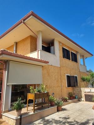 casa indipendente in vendita ad Anzio