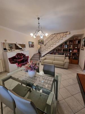 casa indipendente in vendita ad Anzio