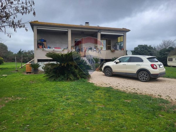 casa indipendente in vendita ad Anzio in zona Anzio Colonia