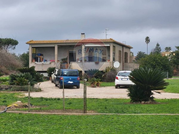 casa indipendente in vendita ad Anzio in zona Anzio Colonia