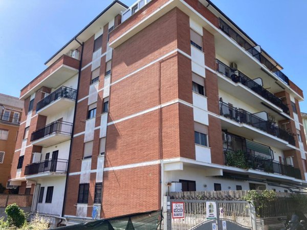 negozio in vendita ad Anzio