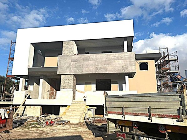 casa indipendente in vendita ad Anzio