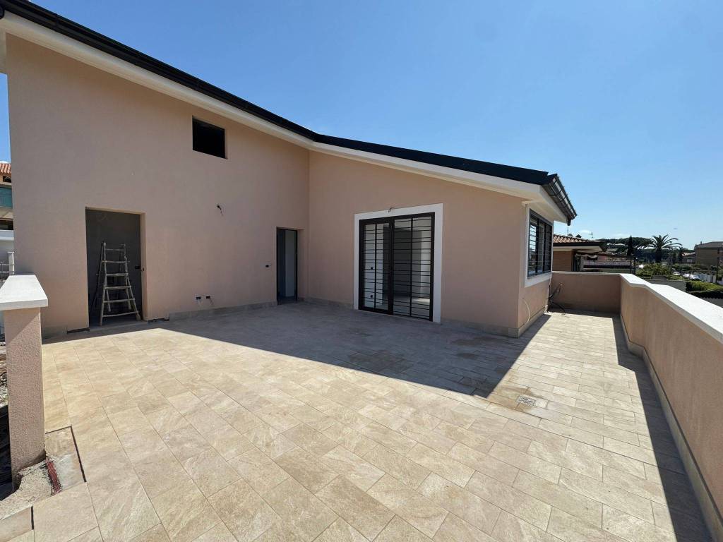 appartamento in vendita ad Anzio in zona Mare