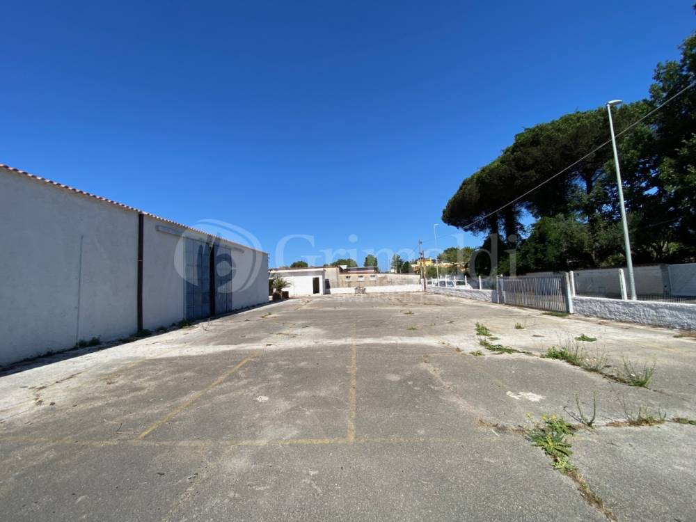 negozio in vendita ad Anzio in zona Stazione