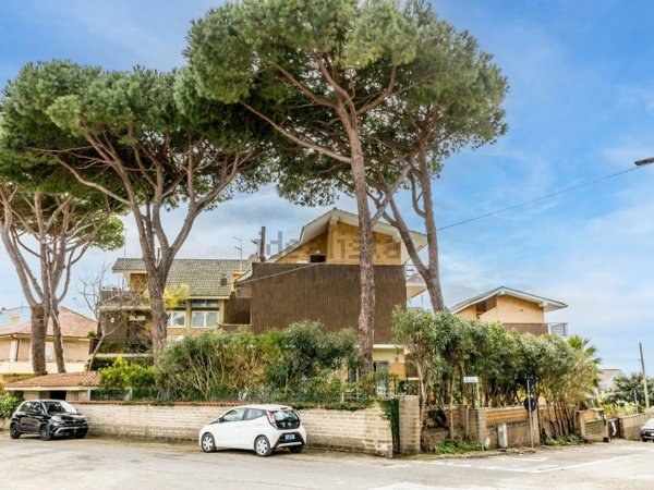 casa indipendente in vendita ad Anzio in zona Stazione