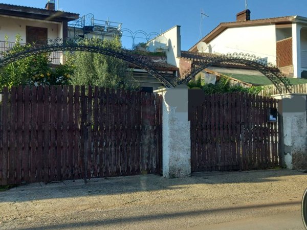 casa indipendente in vendita ad Anzio in zona Lido dei Pini
