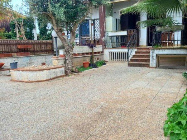 casa indipendente in vendita ad Anzio in zona Lido dei Pini