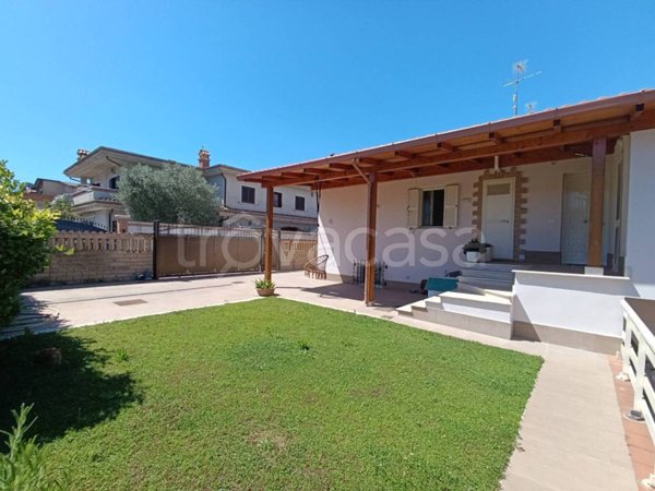 casa indipendente in vendita ad Anzio in zona Villa Claudia