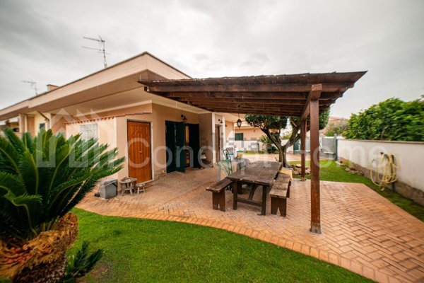 casa indipendente in vendita ad Anzio