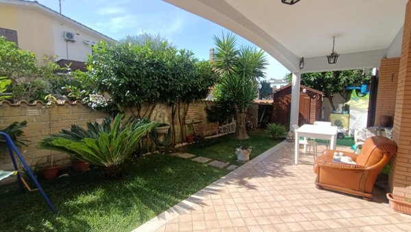appartamento in vendita ad Anzio in zona Mare