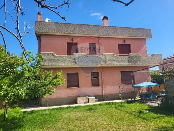 casa indipendente in vendita ad Anzio in zona Anzio Colonia