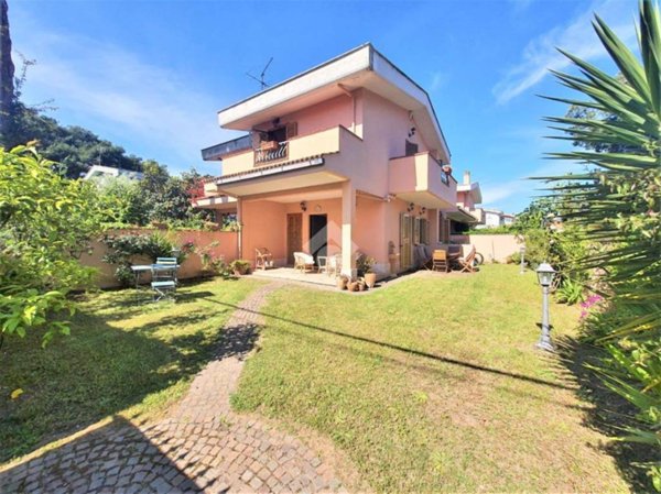 casa indipendente in vendita ad Anzio in zona Villa Claudia