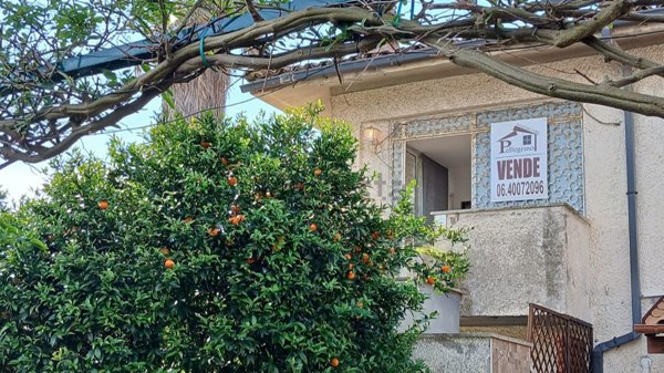appartamento in vendita ad Anzio in zona Villa Claudia