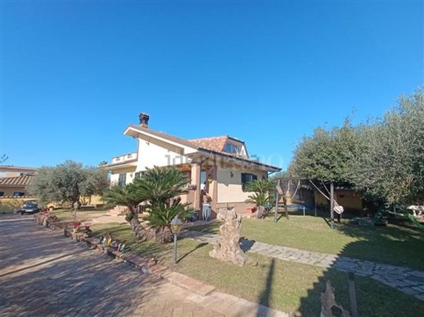 casa indipendente in vendita ad Anzio