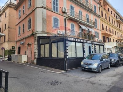 negozio in vendita ad Anzio in zona Mare
