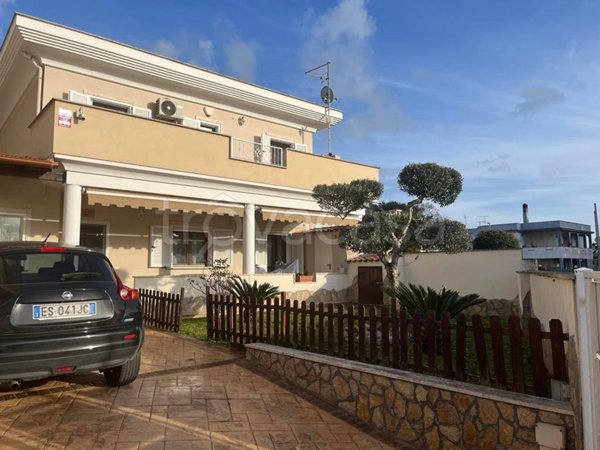casa indipendente in vendita ad Anzio in zona Stazione