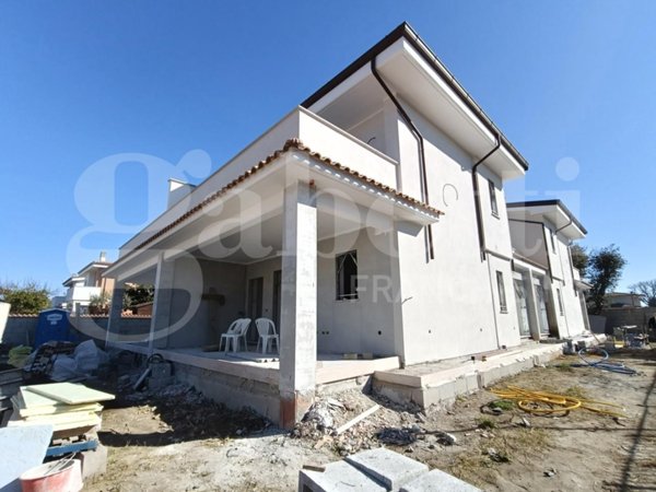 casa indipendente in vendita ad Anzio in zona Villa Claudia