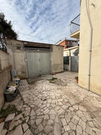 locale commerciale in vendita ad Anzio in zona Anzio Colonia