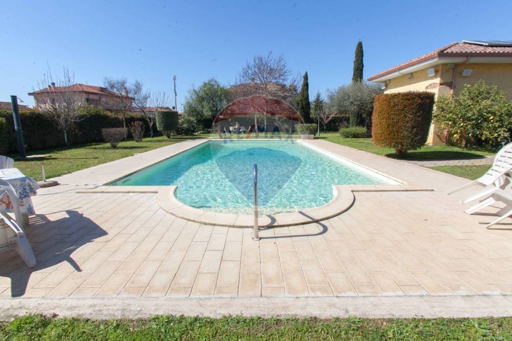 casa indipendente in vendita ad Anzio in zona Villa Claudia