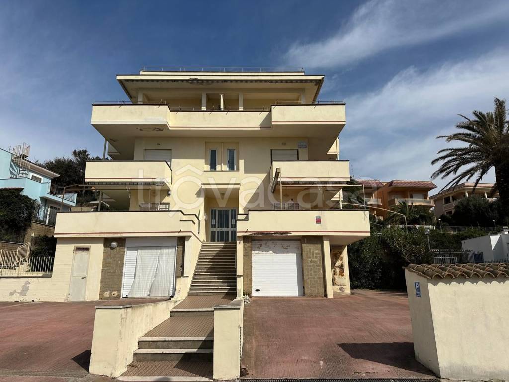 appartamento in vendita ad Anzio in zona Mare