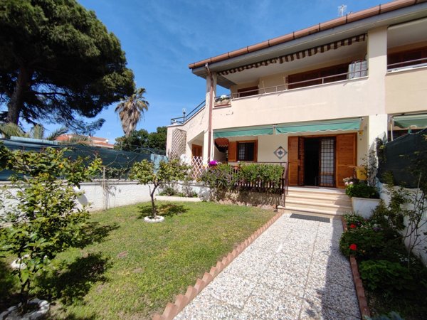 appartamento in vendita ad Anzio in zona Mare