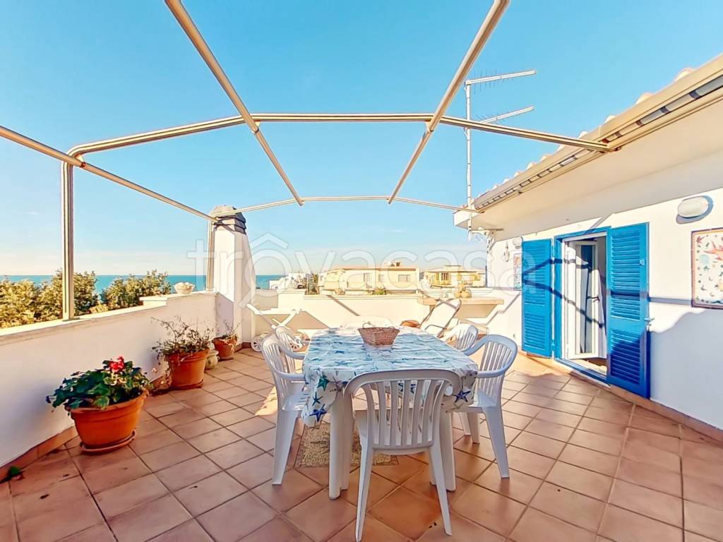 appartamento in vendita ad Anzio in zona Mare