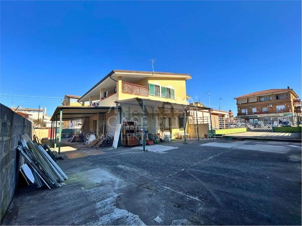 locale commerciale in vendita ad Anzio in zona Lido dei Pini