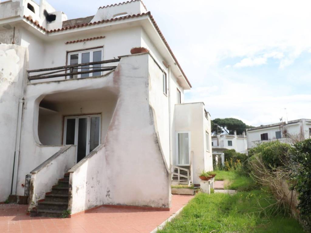 casa indipendente in vendita ad Anzio in zona Mare
