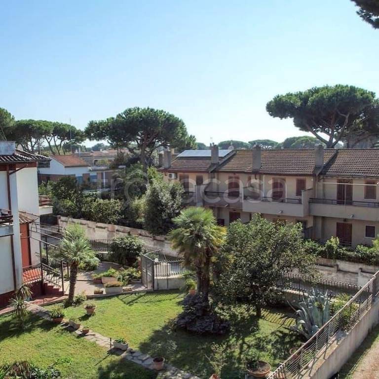 appartamento in vendita ad Anzio in zona Villa Claudia