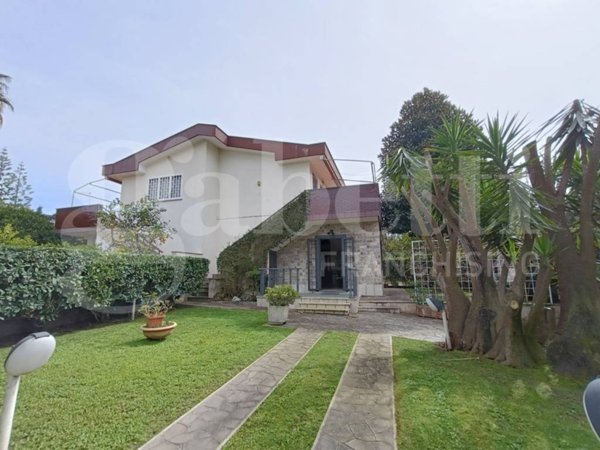 casa indipendente in vendita ad Anzio in zona Mare