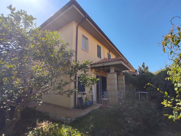 pentavano in vendita ad Anzio in zona Stazione