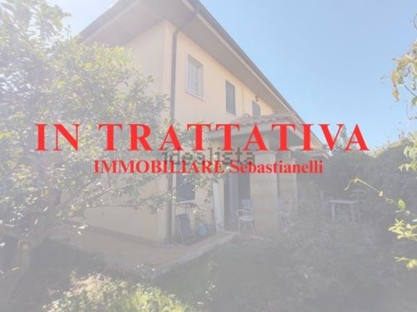 pentavano in vendita ad Anzio in zona Stazione