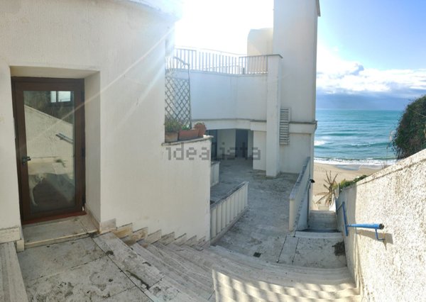appartamento in vendita ad Anzio in zona Lido delle Sirene