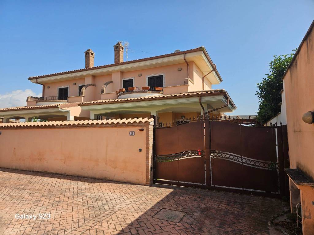 casa indipendente in vendita ad Anzio in zona Stazione