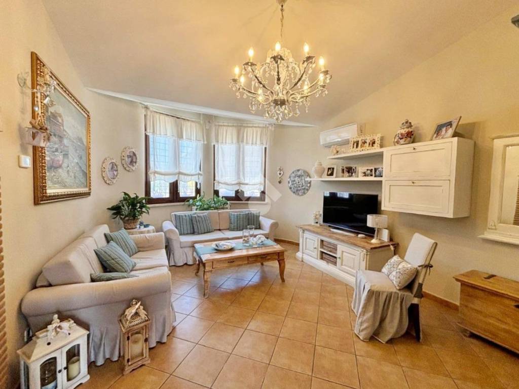 casa indipendente in vendita ad Anzio in zona Marechiaro
