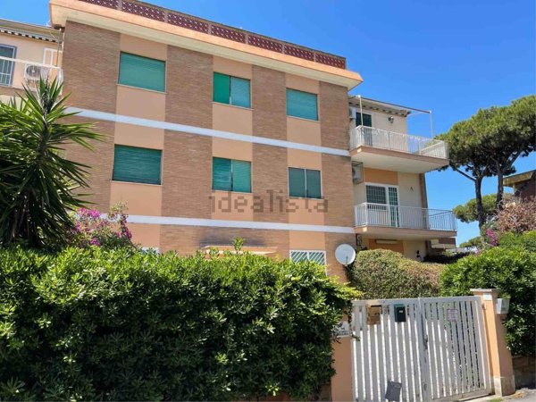 appartamento in vendita ad Anzio in zona Mare