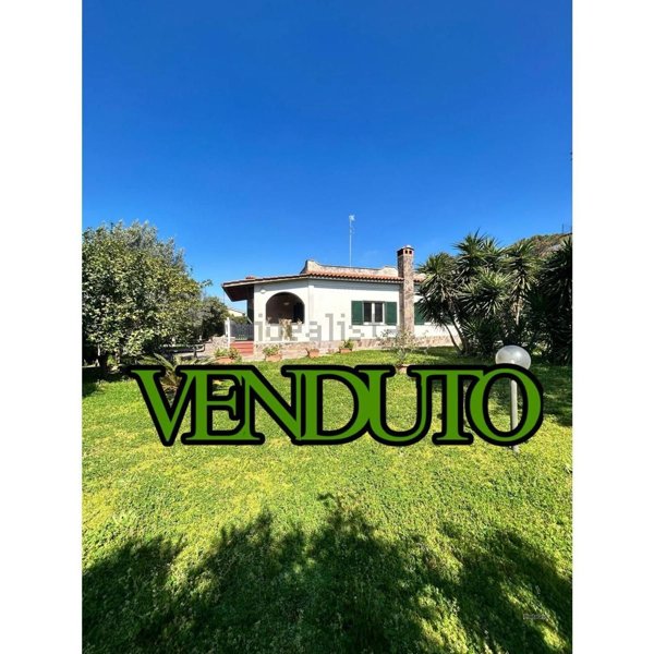 casa indipendente in vendita ad Anzio in zona Mare