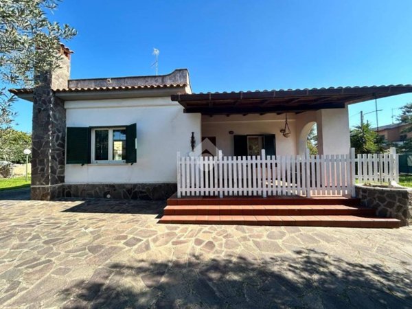 casa indipendente in vendita ad Anzio in zona Mare