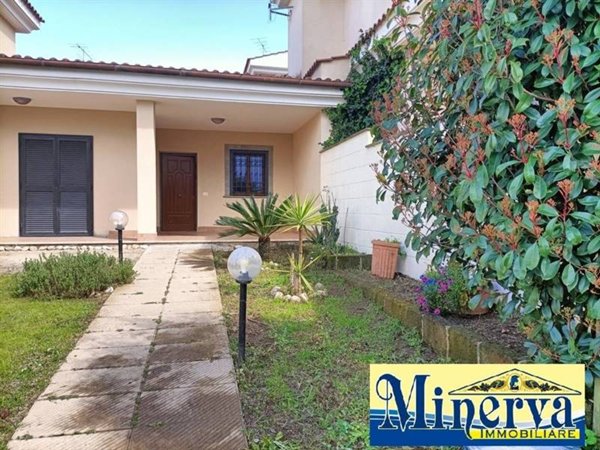 casa indipendente in vendita ad Anzio
