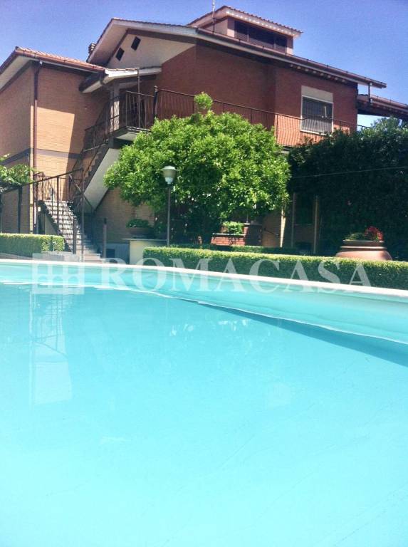 casa indipendente in vendita ad Anzio in zona Lido dei Pini