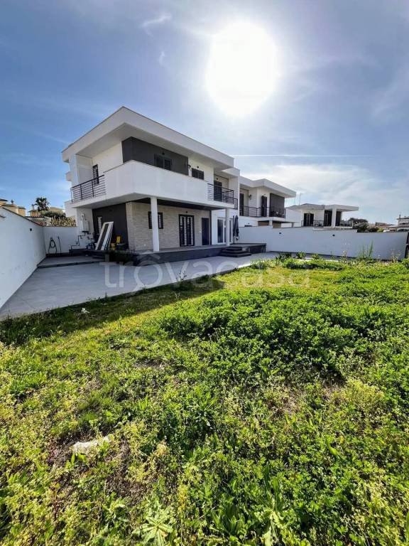 casa indipendente in vendita ad Anzio in zona Villa Claudia