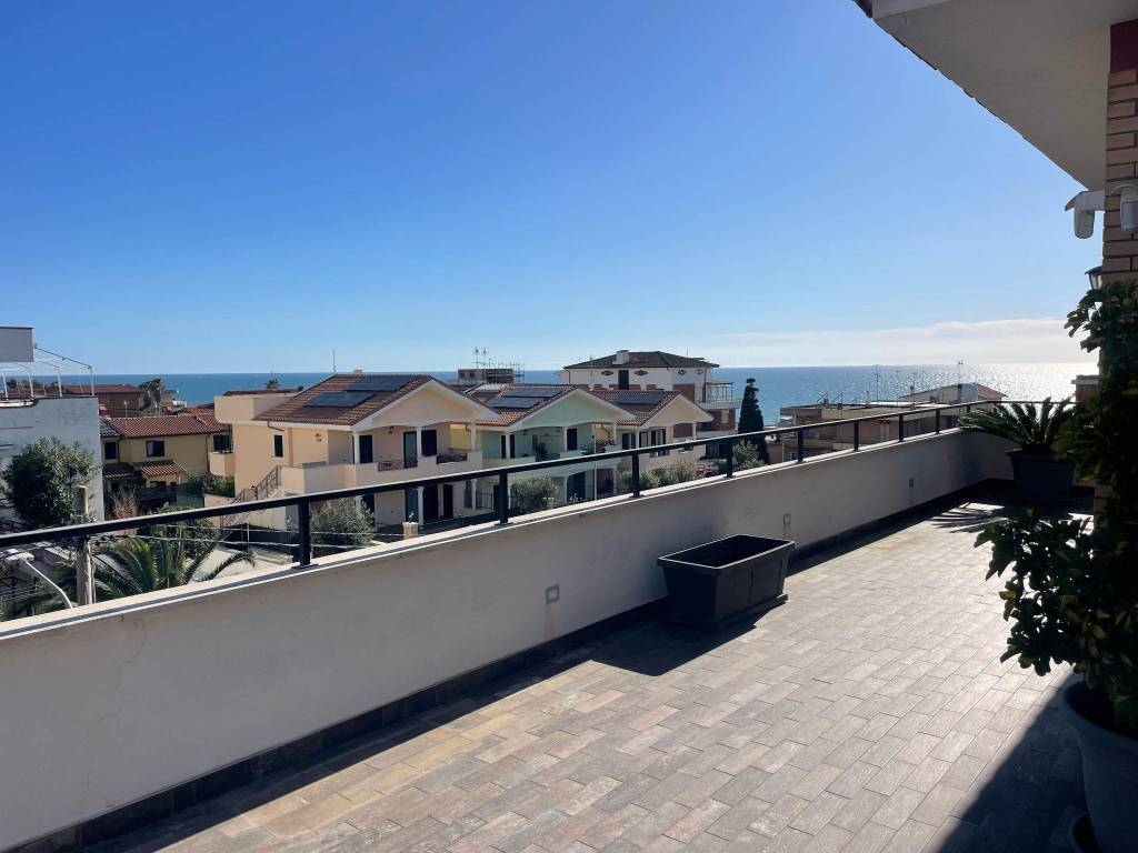 appartamento in vendita ad Anzio in zona Lido delle Sirene