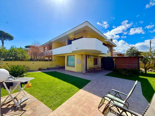 casa indipendente in vendita ad Anzio in zona Mare