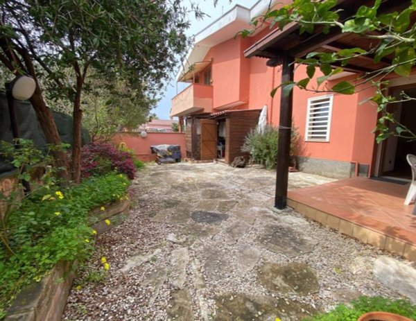 casa indipendente in vendita ad Anzio in zona Cincinnato