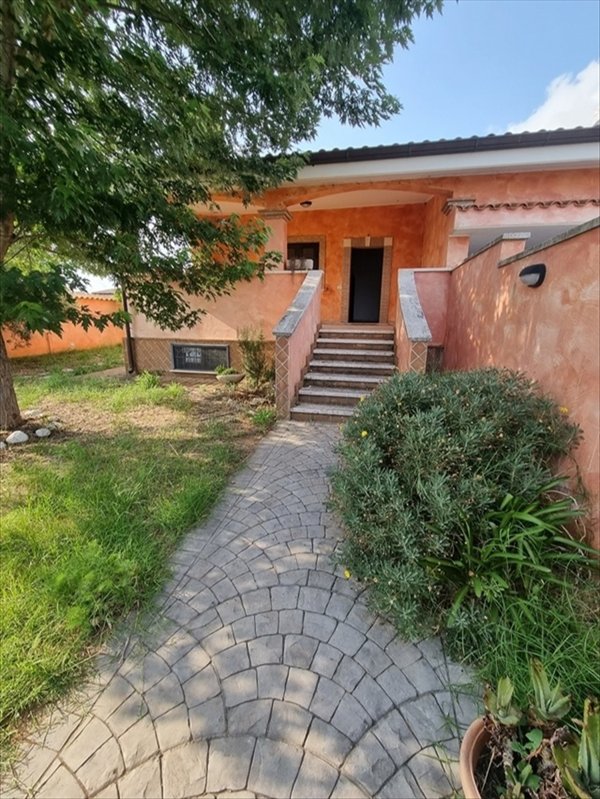 casa indipendente in vendita ad Anzio in zona Stazione