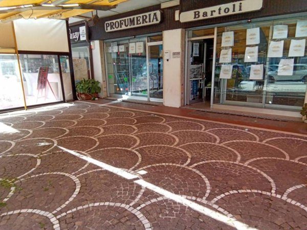 negozio in vendita ad Anzio in zona Mare