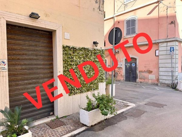 negozio in vendita ad Anzio