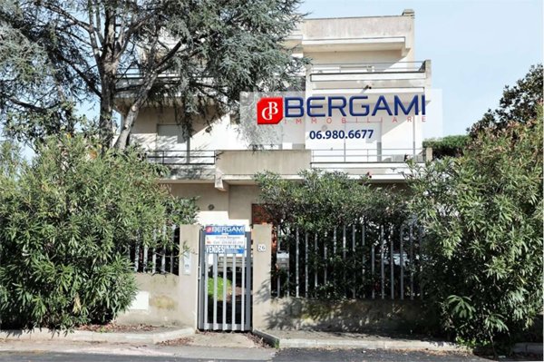 casa indipendente in vendita ad Anzio in zona Mare
